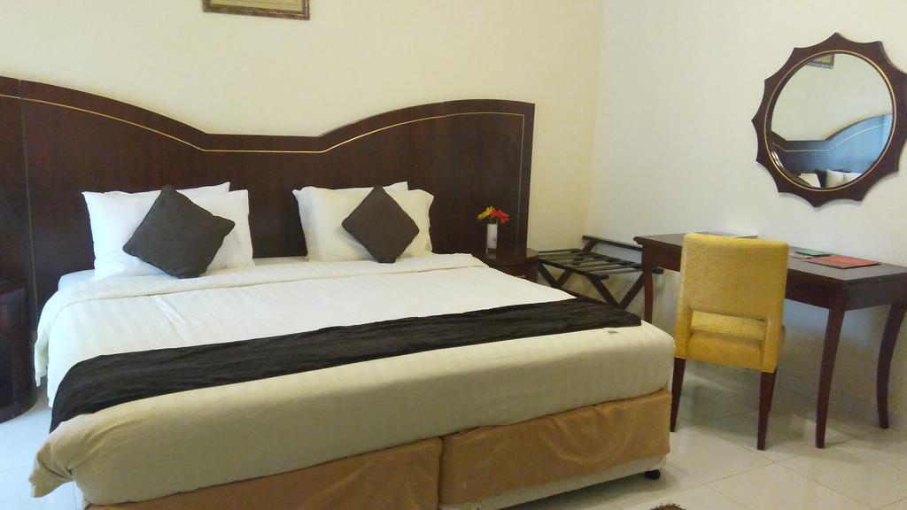Royal Crown Suites Шарджа Экстерьер фото