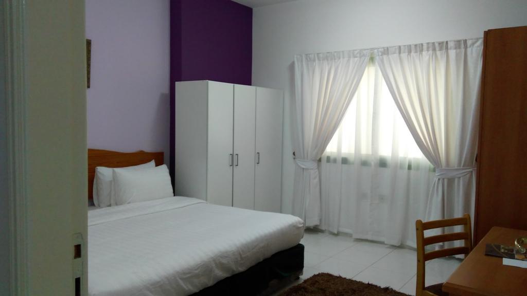 Royal Crown Suites Шарджа Экстерьер фото