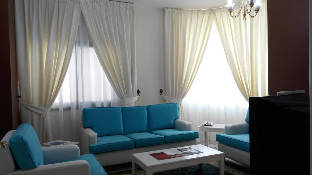 Royal Crown Suites Шарджа Экстерьер фото