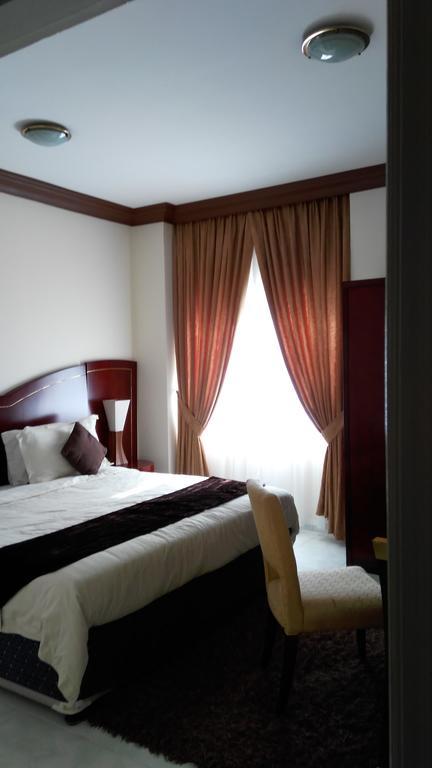 Royal Crown Suites Шарджа Экстерьер фото