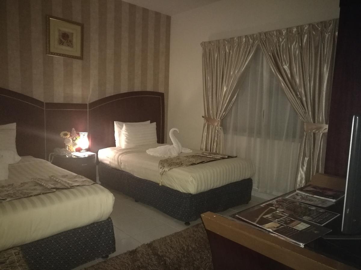 Royal Crown Suites Шарджа Экстерьер фото
