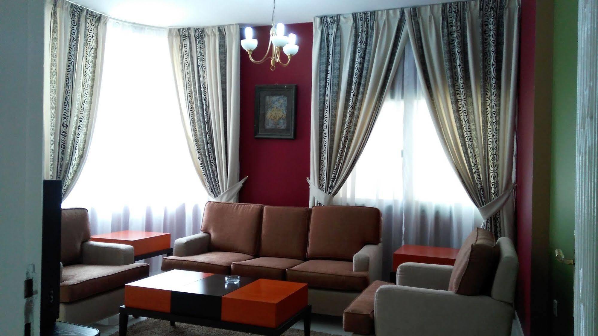 Royal Crown Suites Шарджа Экстерьер фото